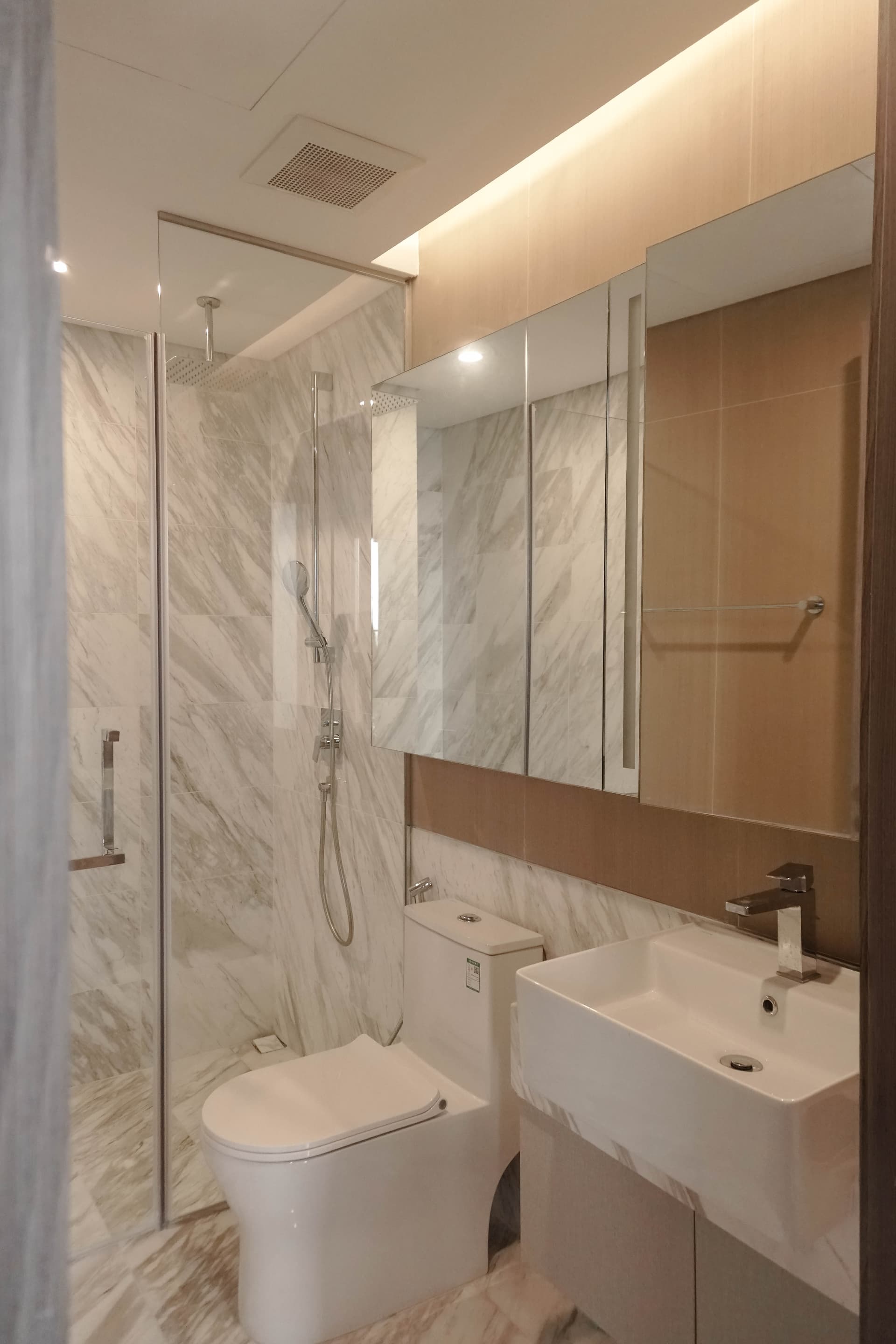 Phòng tắm tại A HOME.